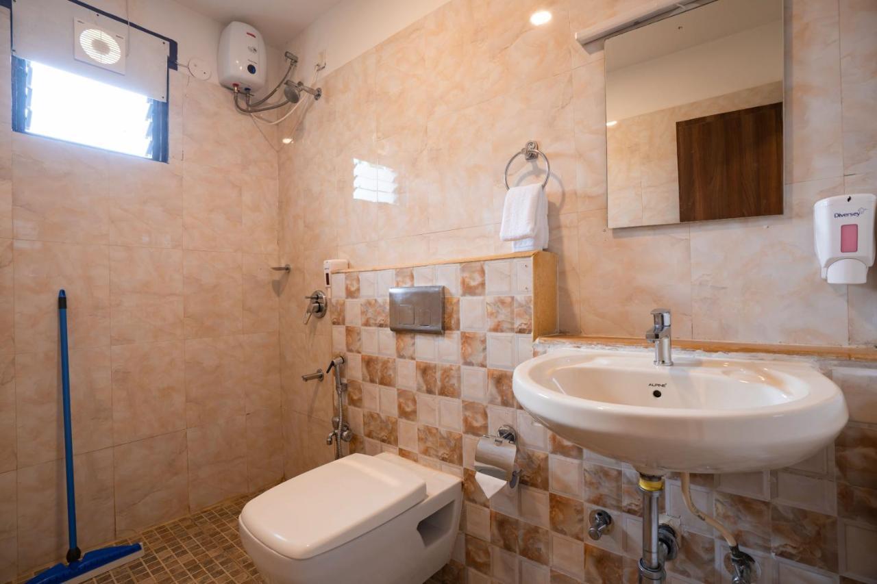 Gostops Plus Goa Vagator Goa Vieja Exterior foto
