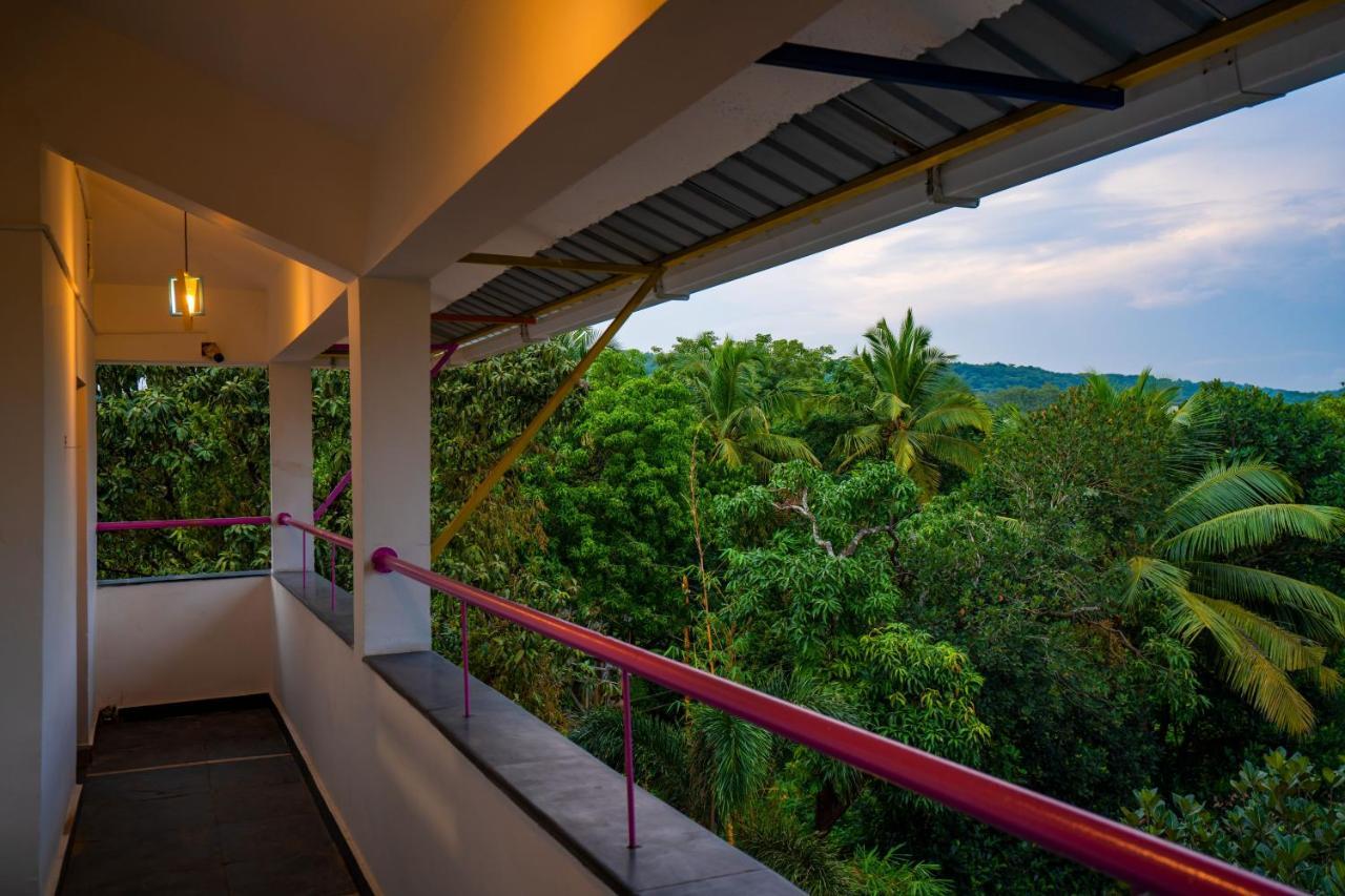 Gostops Plus Goa Vagator Goa Vieja Exterior foto